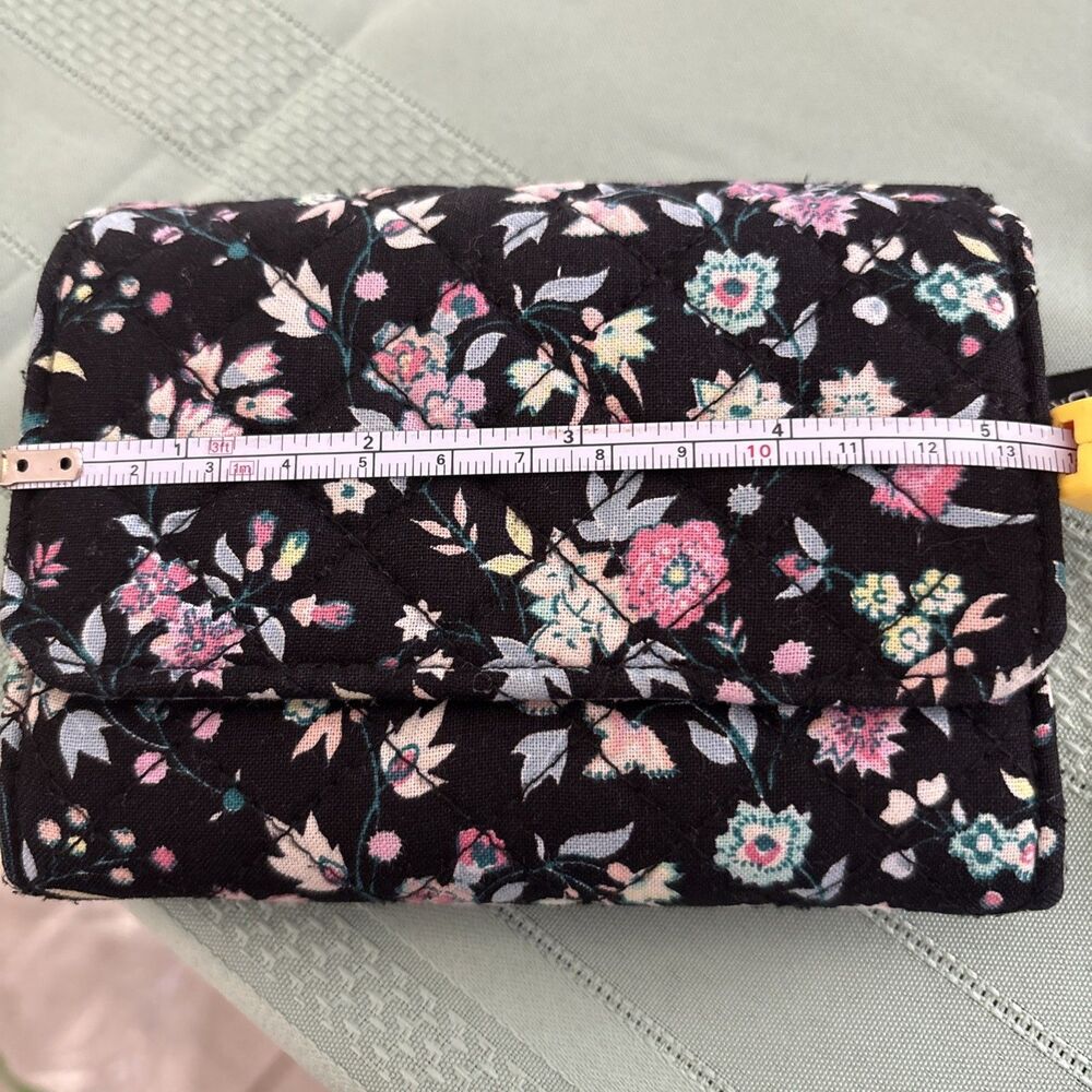 Vera Bradley Black Quilted Cotton Compact Wallet Riley Pattern RFID - Picture 9 of 10